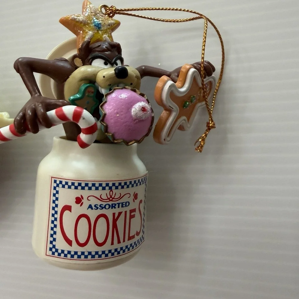 Vintage 97' LOONEY TUNES ORNAMENT - TAZ IN COOKIE JAR - MATRIX Christmas